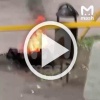 Моноколесо загорелось на Профсоюзной улице в Москве. Со...