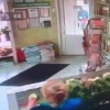 Грабитель-неудачник попал под уголовку за налёт на цветочный магазин в Красноярске.