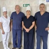 Пациента, получившего удар электрической дугой напряжением 10 тысяч вольт,...