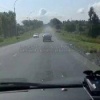 В Прокопьевске грузовики в открытую перевозят шлак. Ехать за такими машинами...
