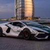 В автопарк дубайской полиции поступил 1001-сильный гиперкар Lamborghini Revuelto от ателье Mansory.