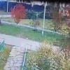 Мужчина нападает на подростков возле школы №19 в Академе. По словам...