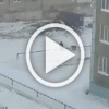 А это Норильск, ветер здесь бывает такой силы, что в...