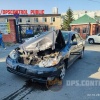 🤯Во Владивостоке трамвай отправил в «тяжелый нокаут» легендарный Марк. Скоро живых автомобилей такого плана вообще не останется.