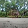 Зумеры побили дедушку в Хабаровске из-за замечания за мат.
