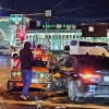 Водитель седана Toyota Camry нанёс критические повреждения седану ВАЗ-2103 в ночном ДТП на улице Челюскинцев у вокзала «Новосибирск-Главный», мужчина за рулём отечественного автомобиля получил перелом ноги