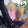 — Дима, скажи, кто Лиза? — Пид***с Неадекватный батя заставил детей...
