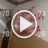 Участники банды подожгли дверь квартиры в Питере: предположительно, хозяином жилья является рэпер-иноагент Оксимирон