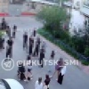 Девочки-подростки подрались прямо на улице Академгородка Нам в редакцию...
