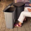 В рилсах показали, как научиться ездить на «механике» с помощью пары мусорных баков с педалями.