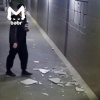Вандал разбил плитку в подземном переходе в Иркутске. Его ищут. Ночной борец...