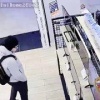 В Москве мужчина вынес электросамокат за 42 тысячи рублей из магазина, пока...