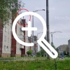 Мужчина стоит на крыше пятиэтажки. Это общежитие по Кати...