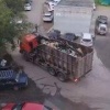 В который раз машина не может вывезти крупногабарит с площадки около 2 дома...