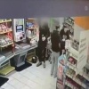 В Петербурге трое абу-бандитов избили администратора магазина и похитили...