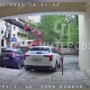 В Челябинске женщина упала с балкона второго этажа и приземлилась на...