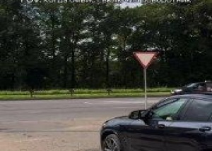 Очередной водитель BMW показал поворотником, куда точно не поедет Источник: 🤔...