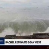 Волны-гиганты разнесли дома в Калифорнии