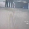 Жителю Череповца пришлось вплавь добираться до своей машины. Город затопило после сильного ливня.