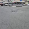 Яму, в которой может спрятаться человек, нашли на одной из улиц Новосибирска
