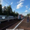 Обзор на новые электрички в Москве, где есть беспроводные зарядки, стильные...