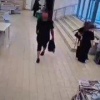 Десять упаковок с колбасой и шесть пачек кофе пытался украсть житель Новосибирска из супермаркета в Подольске.