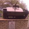 Памятник танку Т-70 украли с братской могилы советских воинов на Украине. Неизвестные вывезли его во время комендантского часа, пишут украинские СМИ. Повреждено не менее 12 надгробий.