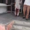 В Музаффарнагаре, это штат Уттар-Прадеш в Индии, женщина отрезала половой...