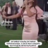 В Казахстане мужчина нокаутировал местную певицу во время концерта: он отомстил ей за развод с сыном