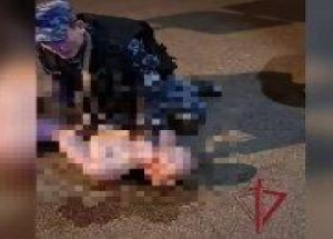 Голый лудоман устроил перформанс в букмекерской конторе в Москве. Мужчина...