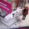 В Екатеринбурге подростки закинули гранату в магазин