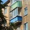 Трёхлетний ребёнок вылез на карниз балкона пятого этажа в Подмосковье. К...