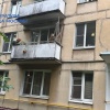 С балкона квартиры 2-го этажа жилого дома на проспекте Маршала Жукова упал малолетний ребенок.