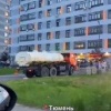 Жители Тюмени выстраиваются в очереди к водовозам из-за неприятного запаха водопроводной воды.