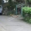 В Одессе мужик в одних штанах выбежал из подъезда и расстрелял патруль ТЦК, который проводил насильственную мобилизацию