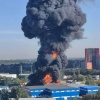 Огромный столб дыма всё ещё висит над Балашихой: пожарные пока не могут справиться с возгоранием