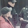 Пассажиры задержали мужчину, приставшего к девочке в метро