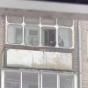 Мужчину с винтовкой на балконе заметили в центре Бердска