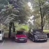 На Абрамцевской улице между женщиной и ее знакомым произошла ссора прямо у...