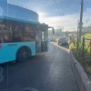 Две легковушки столкнулись на улице Салова и задели автобус