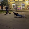 Внезапная физкультминутка под уличного музыканта на Горковской — слушатель...