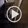 Потолок вместе с несущей балкой рухнул в одну из квартир в двухэтажном доме на Бурденко в Новосибирске, лишь чудом никто не пострадал