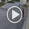 Уличные вандалы разрисовали фасад мастерской на Сакко и Ванцетти, 52, создав граффити с изображением Бибы и Бобы