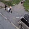 🤬 Подросток кинул камень в троих школьниц во Владивостоке и разбил одной из них голову. Инцидент произошел сегодня вечером возле ТЦ «Ладыгина» (со стороны двора дома №5).