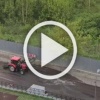 В Балашихе водитель трактора то ли развлекался с лужей,...
