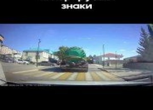 Водятел трижды проехал под «кирпич», врезался в машину ДПС и теперь через автоюриста пытается обжаловать лишение прав.