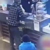 Конструктор в ресторане быстрого питания стал причиной лютого дебоша с применением сапёрной лопаты