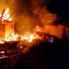 В Осинниках огонь уничтожил жилой дом и баню