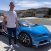Лол, новая нейросеть Sora 2 не понимает, как человек садится в машину — при всей своей крутости нейронка не может показать эту элементарную сцену.