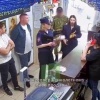 В Свердловской области полицейские придумали схему: нашли 17-летнего парня, который выглядит на все 25, нарядили его в военную форму и проводят контрольные закупки в магазинах.